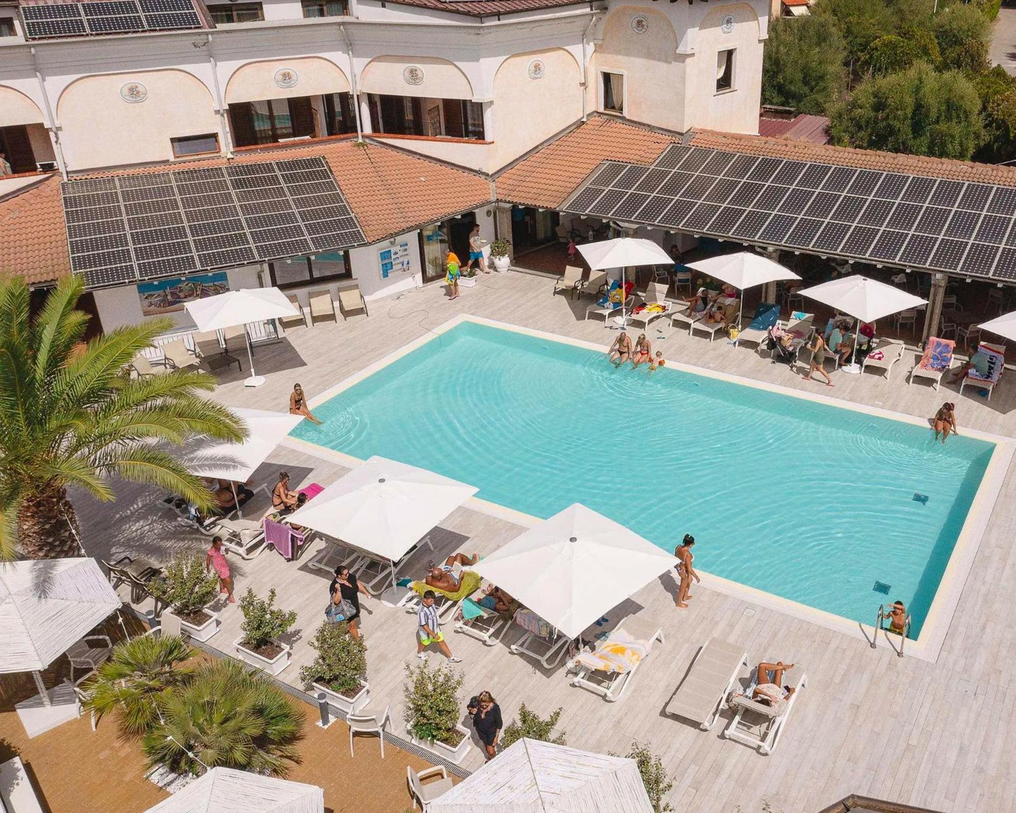 Zeta Club San Teodoro Le Rose Hotel Exterior photo