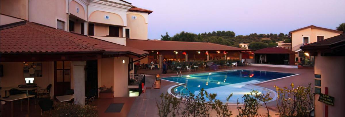 Zeta Club San Teodoro Le Rose Hotel Exterior photo